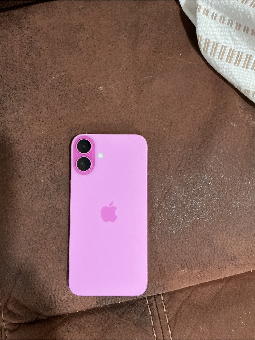 Apple iPhone in Pink - 16 plus